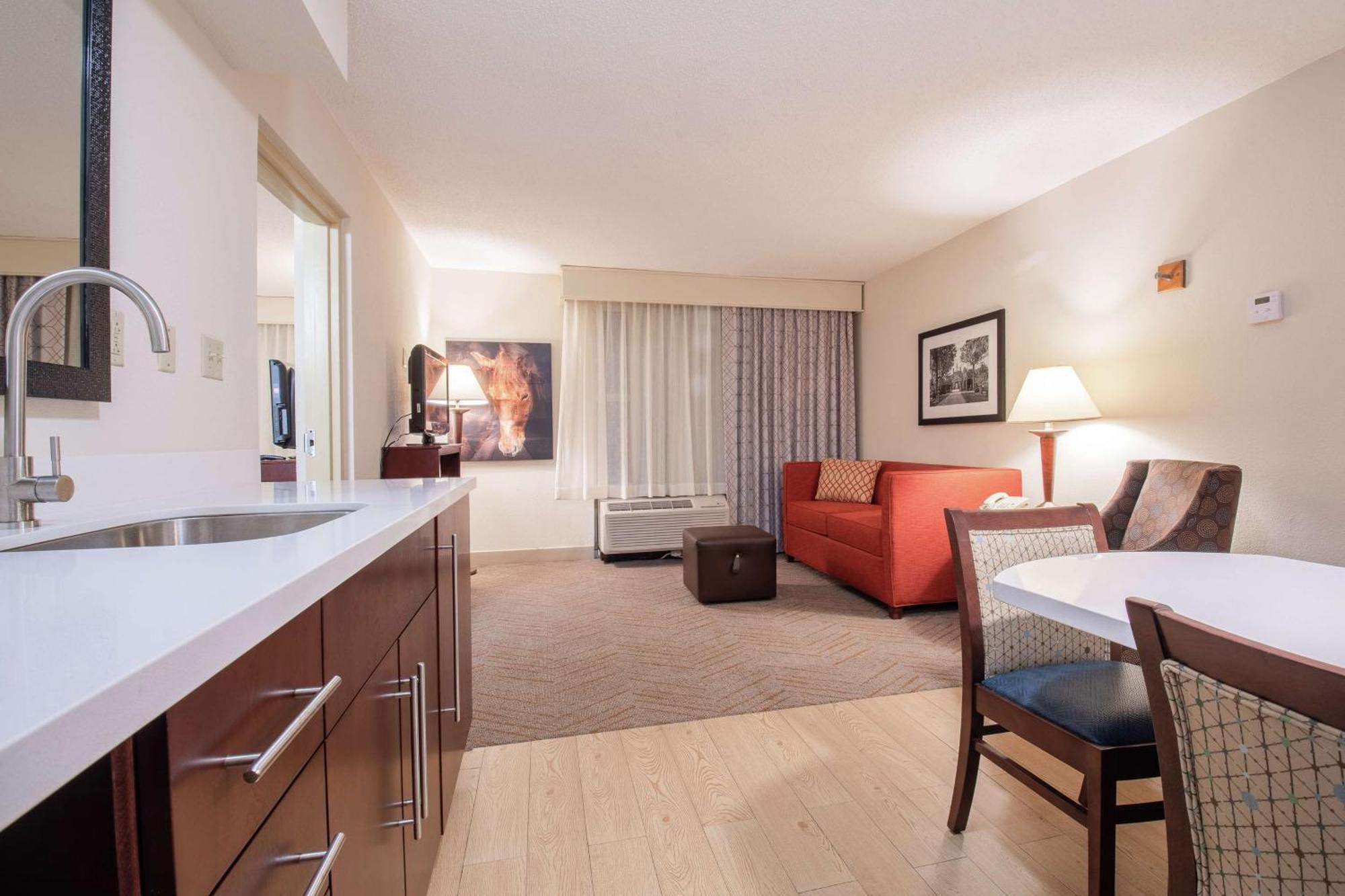 Hampton & Williamsburg-richmond Road Hotel 3*